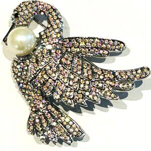 VINTAGE AURORA BOREALIS SWAN BROOCH W PEARL IN ITS MOUTH SILVERTONE